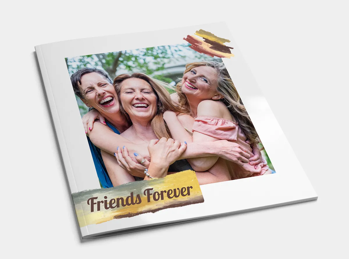 Fotobuch Softcover A4 hoch mit Foto von drei älteren Freundinnen auf dem Cover