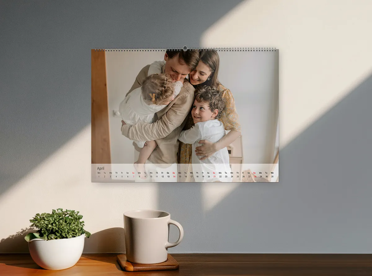 Wandkalender mit einem Foto von einer Familie